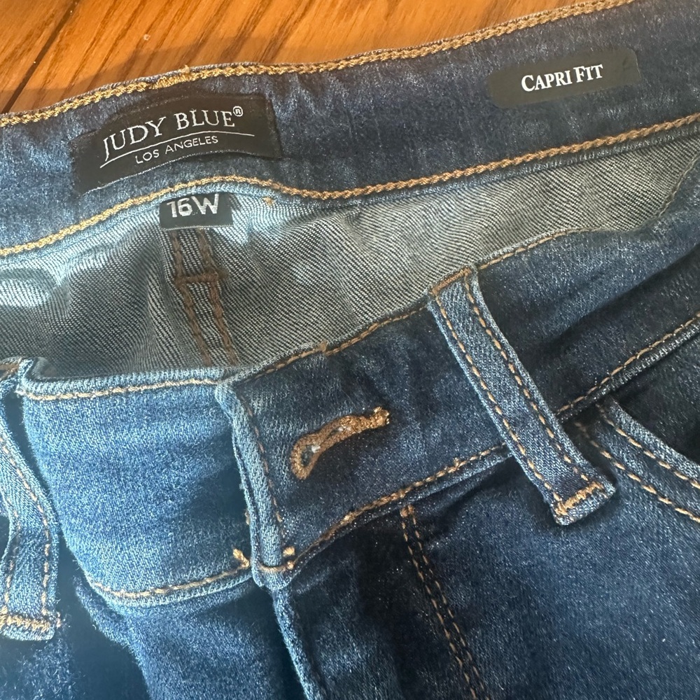 Judy Blue Women's Blue Capri Fit Jeans